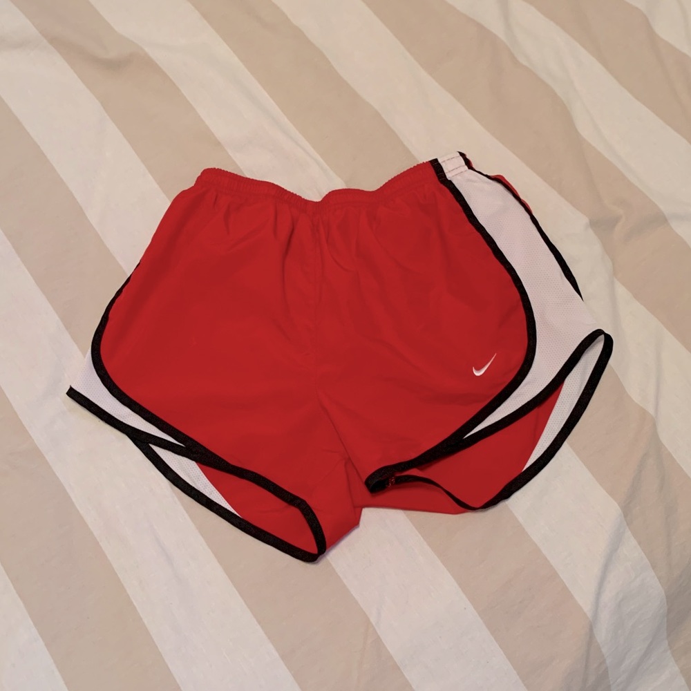 - W nike shorts